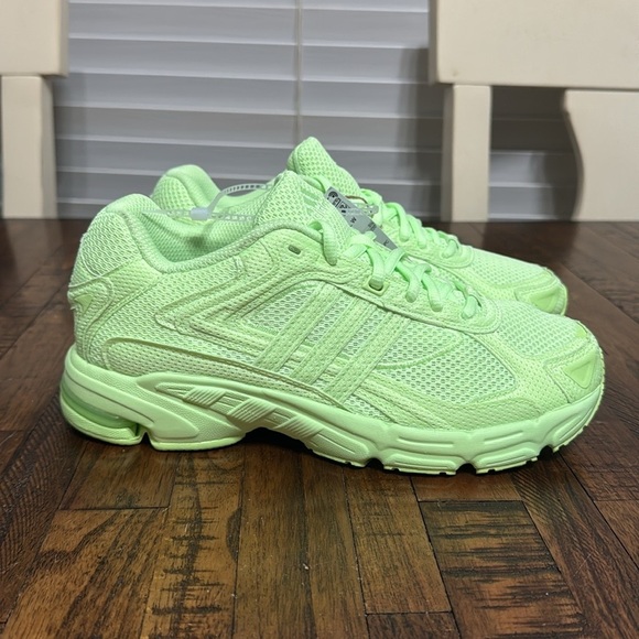Adidas NWT RESPONSE CL Sneakers Green Spark Running Shoes Activewear size 7 - Picture 4 of 12